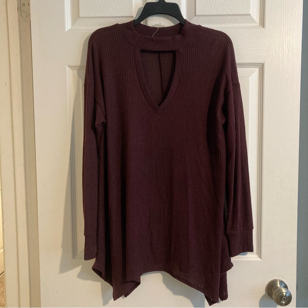 Maroon sweater with v neck cutout